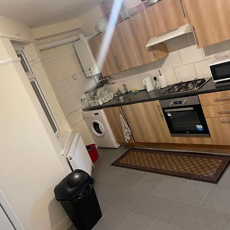 Welcome To Your New Home. Redbridge Esterno foto