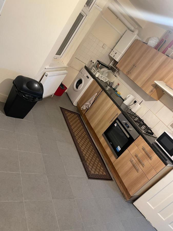 Welcome To Your New Home. Redbridge Esterno foto