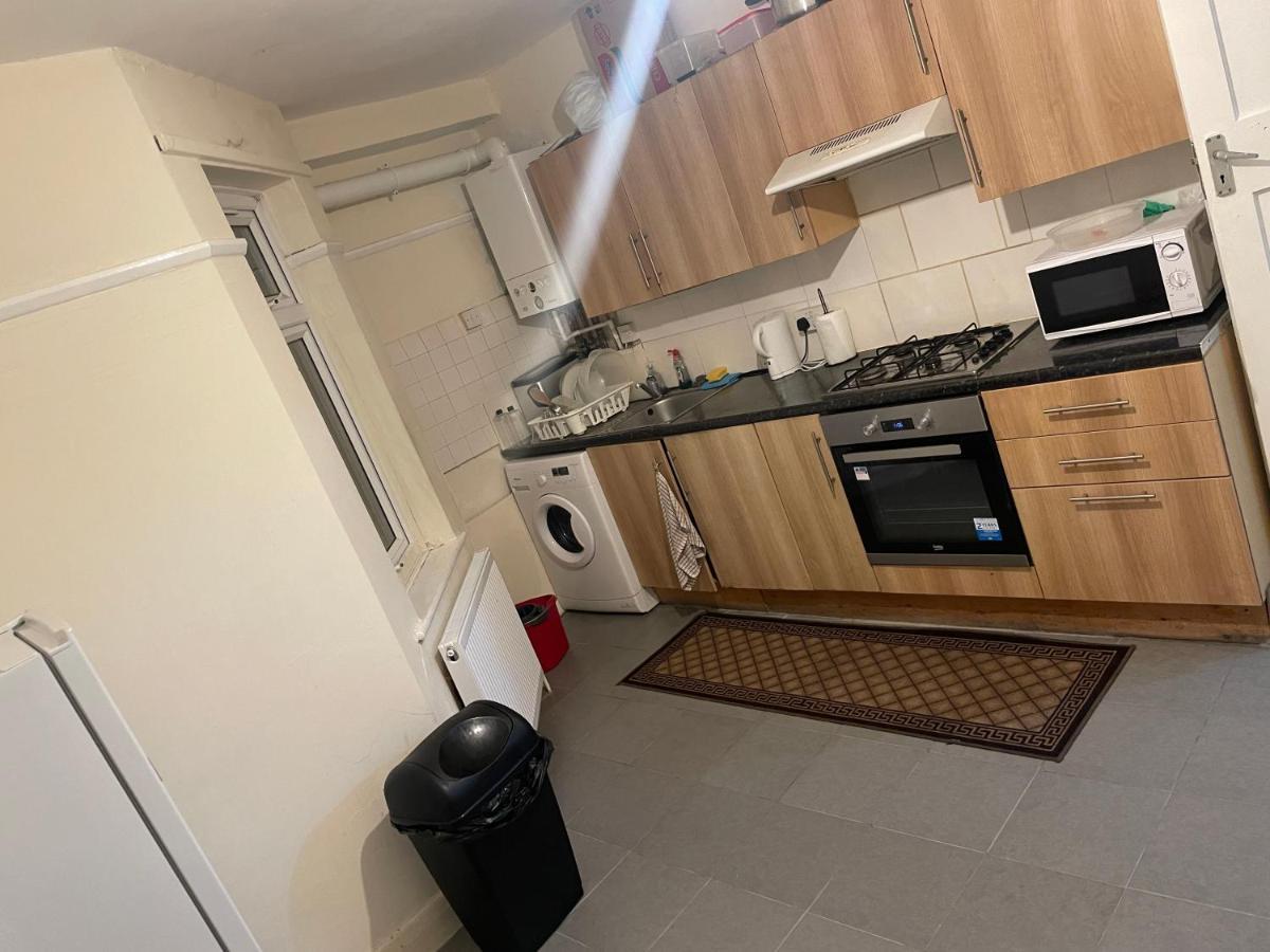 Welcome To Your New Home. Redbridge Esterno foto