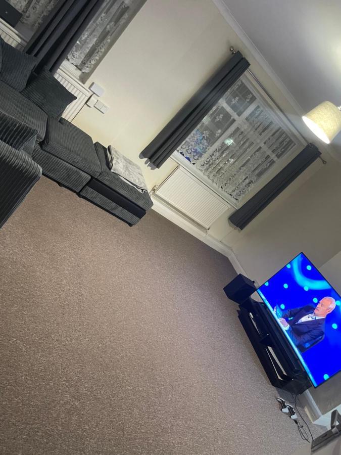 Welcome To Your New Home. Redbridge Esterno foto