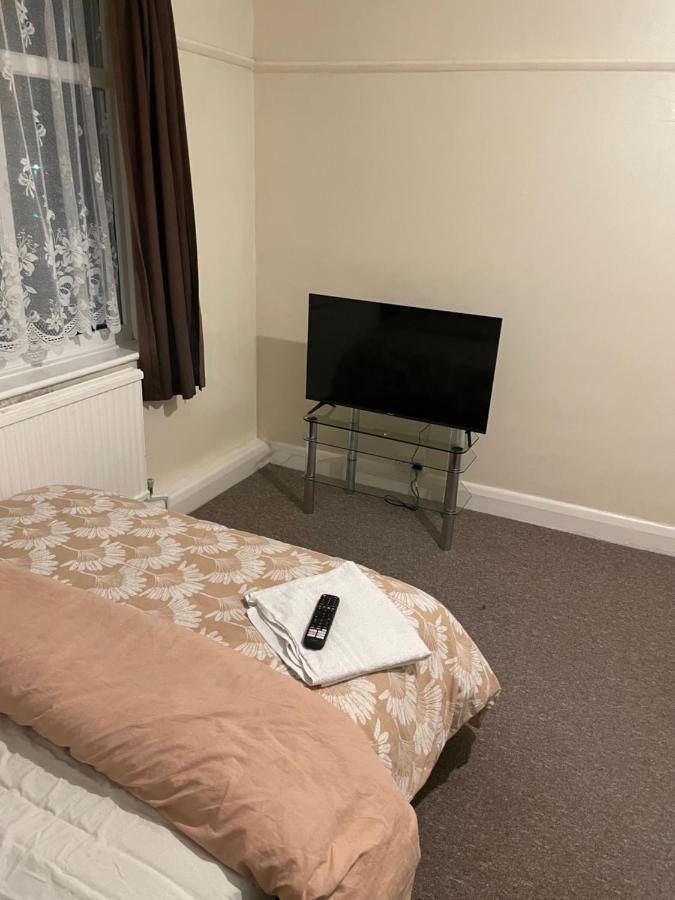 Welcome To Your New Home. Redbridge Esterno foto